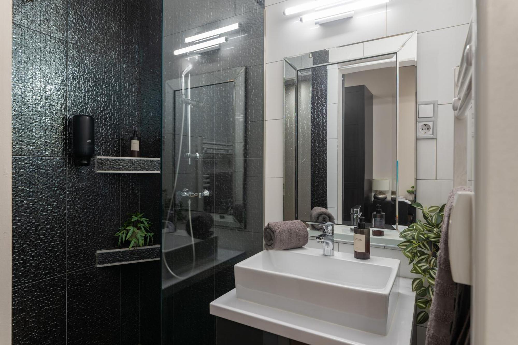 Chic Central 1Br Retreat Near New York Cafe With View Budapest Exterior foto